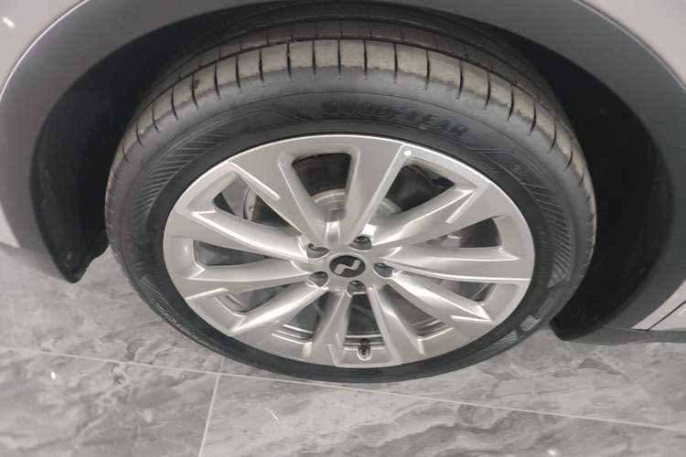 Used ONVO L60 2025 Model—60 kWh All-Wheel-Drive Version Left Front Wheel Hub