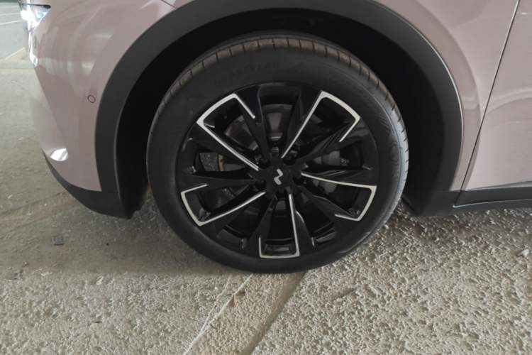 Used ONVO L60 2025 Model—60 kWh All-Wheel-Drive Version Left Front Wheel Hub