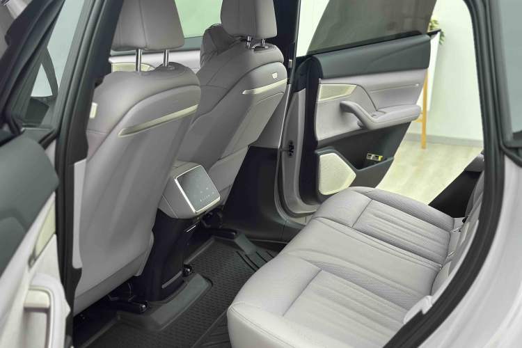 Used ONVO L60 2025 Model—60 kWh Rear-Wheel-Drive Version Left Rear Seat