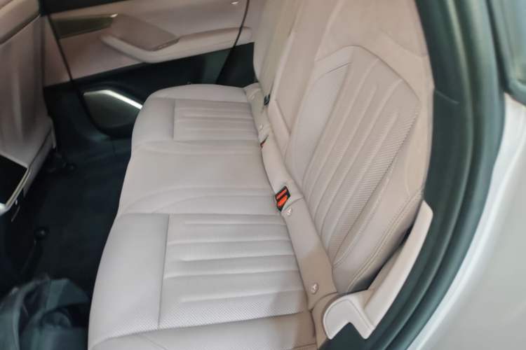 Used ONVO L60 2025 Model, 60kWh Violet Limited Edition Left Rear Seat