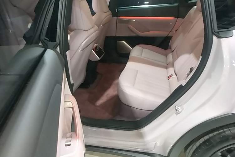 Used ONVO L60 2025 Model—85 kWh Rear-Wheel-Drive Version Left Rear Seat
