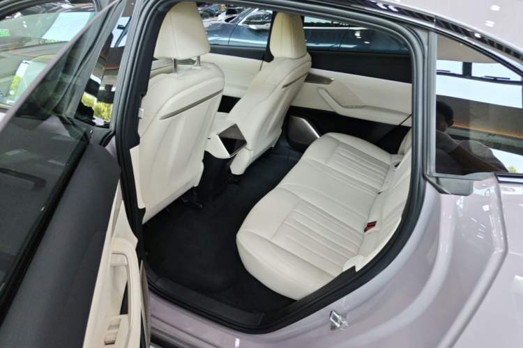 Used ONVO L60 2025 Model—60 kWh All-Wheel-Drive Version Left Rear Seat