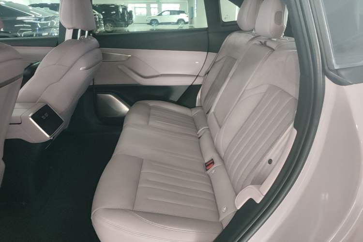 Used ONVO L60 2025 Model—60 kWh All-Wheel-Drive Version Left Rear Seat