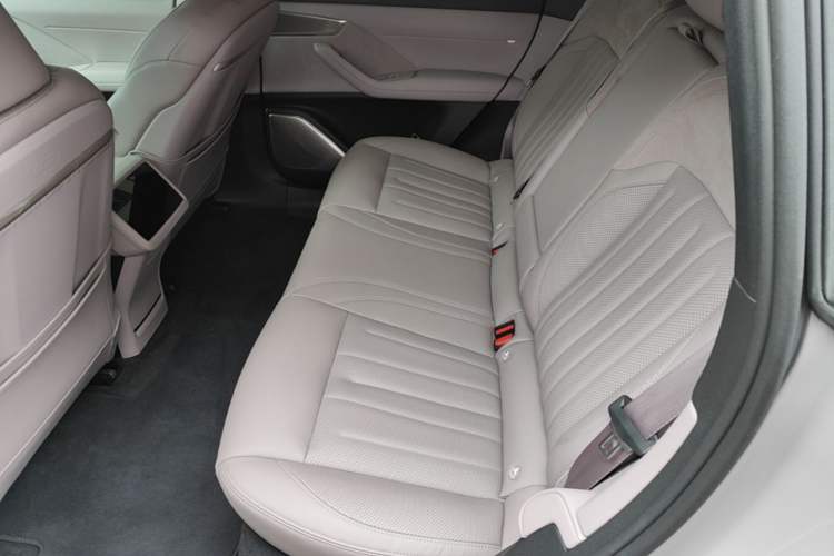 Used ONVO L60 2025 Model—60 kWh All-Wheel-Drive Version Left Rear Seat