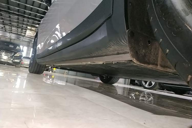 Used ONVO L60 2025 Model—85 kWh Rear-Wheel-Drive Version Left Side Sill