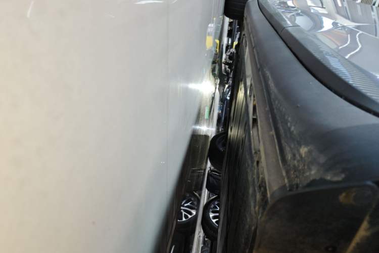 Used ONVO L60 2025 Model—60 kWh All-Wheel-Drive Version Left Side Sill