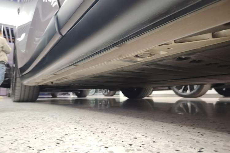 Used ONVO L60 2025 Model—60 kWh Rear-Wheel-Drive Version Left Side Sill