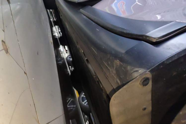 Used ONVO L60 2025 Model—60 kWh Rear-Wheel-Drive Version Left Side Sill