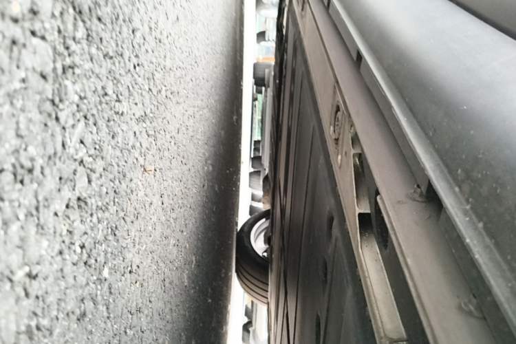 Used ONVO L60 2025 Model, 60kWh Violet Limited Edition Left Side Sill