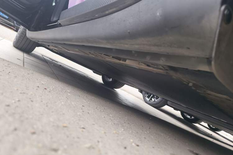 Used ONVO L60 2025 Model—60 kWh Rear-Wheel-Drive Version Left Side Sill