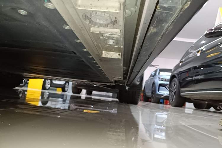 Used ONVO L60 2025 Model—60 kWh Rear-Wheel-Drive Version Left Side Sill