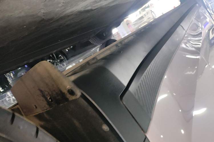 Used ONVO L60 2025 Model—60 kWh All-Wheel-Drive Version Left Side Sill