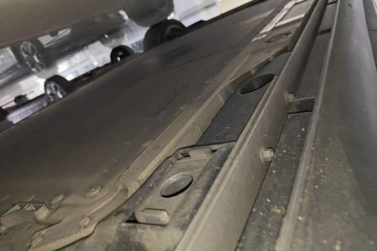 Used ONVO L60 2025 Model—60 kWh All-Wheel-Drive Version Left Side Sill
