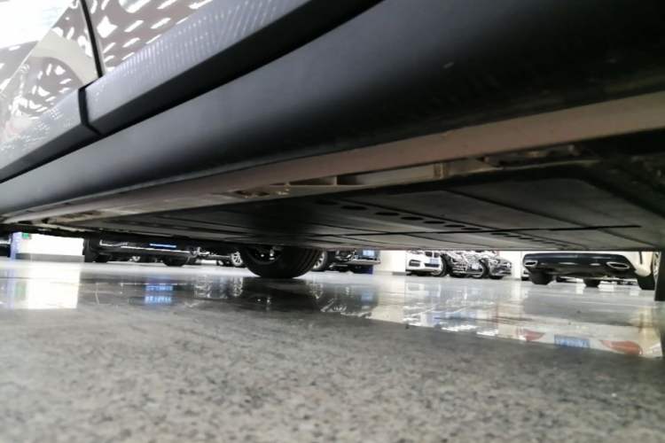 Used ONVO L60 2025 Model, 60kWh Violet Limited Edition Left Side Sill