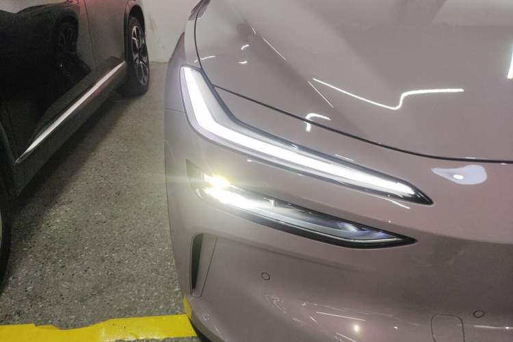 Used ONVO L60 2025 Model—60 kWh Rear-Wheel-Drive Version Right Front Headlight