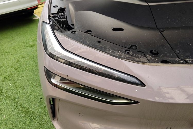 Used ONVO L60 2025 Model—60 kWh Rear-Wheel-Drive Version Right Front Headlight