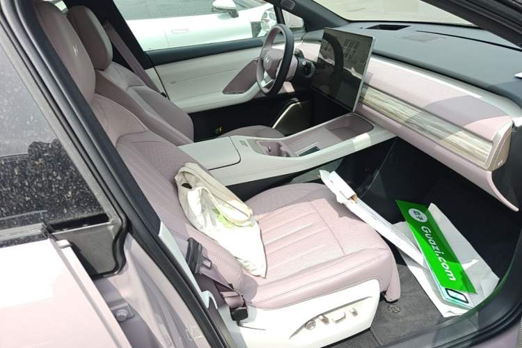 Used ONVO L60 2025 Model, 60kWh Violet Limited Edition Right Front Seat