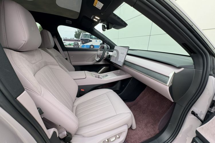Used ONVO L60 2025 Model—85 kWh Rear-Wheel-Drive Version Right Front Seat
