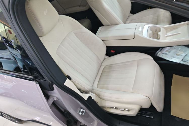 Used ONVO L60 2025 Model—60 kWh All-Wheel-Drive Version Right Front Seat