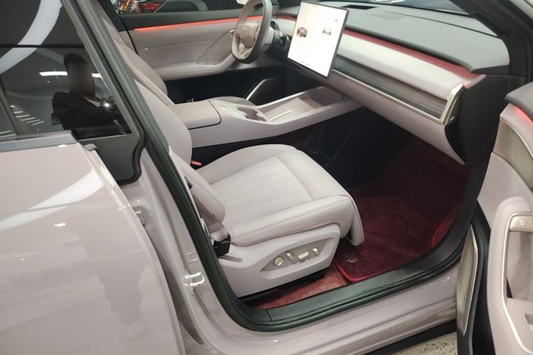 Used ONVO L60 2025 Model—60 kWh Rear-Wheel-Drive Version Right Front Seat