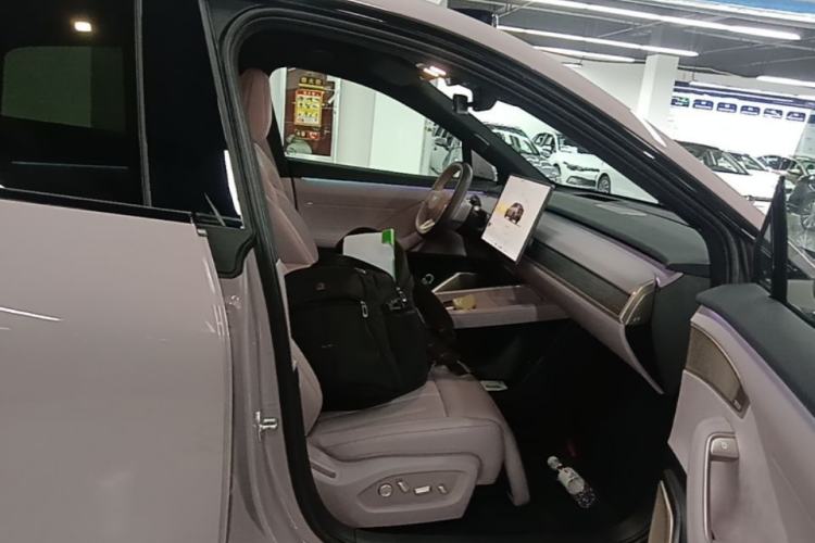 Used ONVO L60 2025 Model—60 kWh Rear-Wheel-Drive Version Right Front Seat