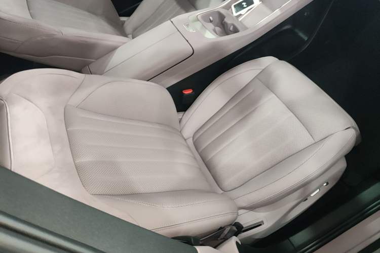 Used ONVO L60 2025 Model—60 kWh All-Wheel-Drive Version Right Front Seat