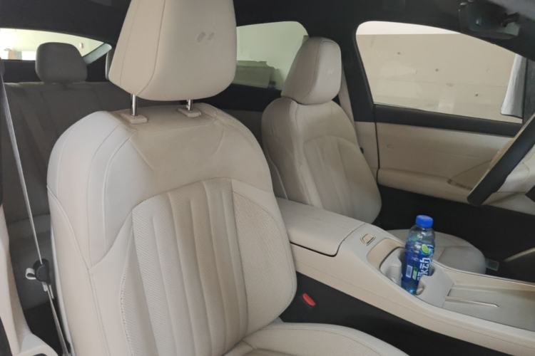 Used ONVO L60 2025 Model—60 kWh All-Wheel-Drive Version Right Front Seat