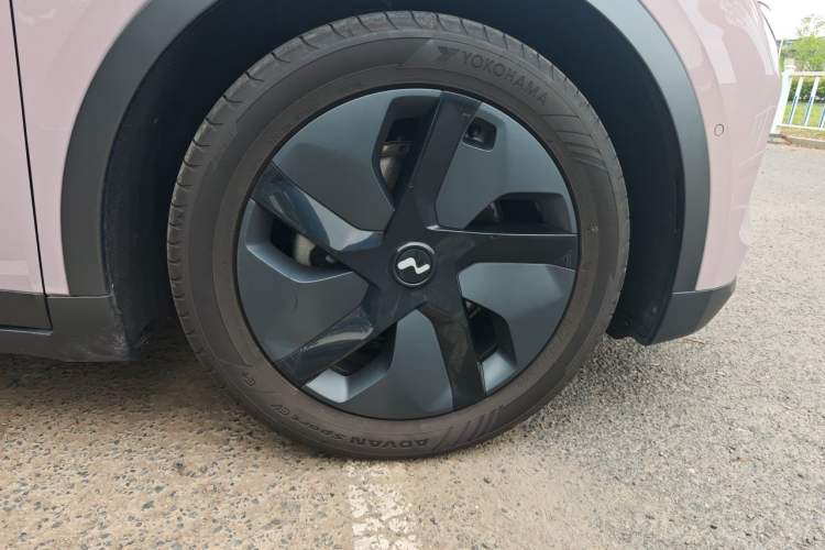 Used ONVO L60 2025 Model—60 kWh Rear-Wheel-Drive Version Right Front Wheel Hub