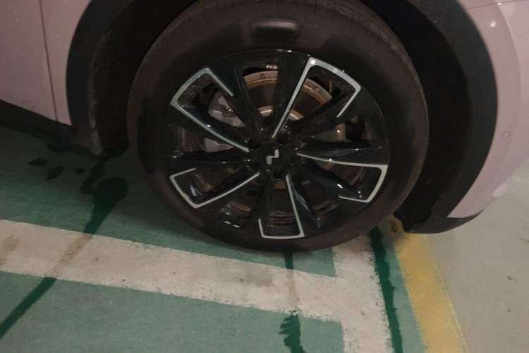 Used ONVO L60 2025 Model—60 kWh Rear-Wheel-Drive Version Right Front Wheel Hub