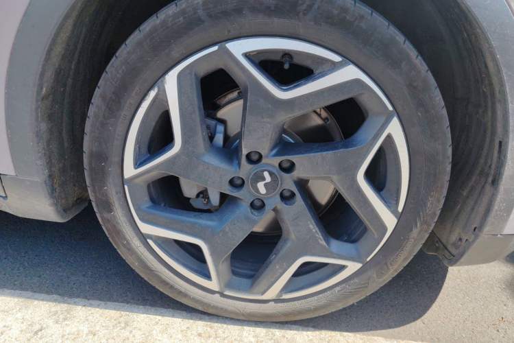 Used ONVO L60 2025 Model—60 kWh Rear-Wheel-Drive Version Right Front Wheel Hub