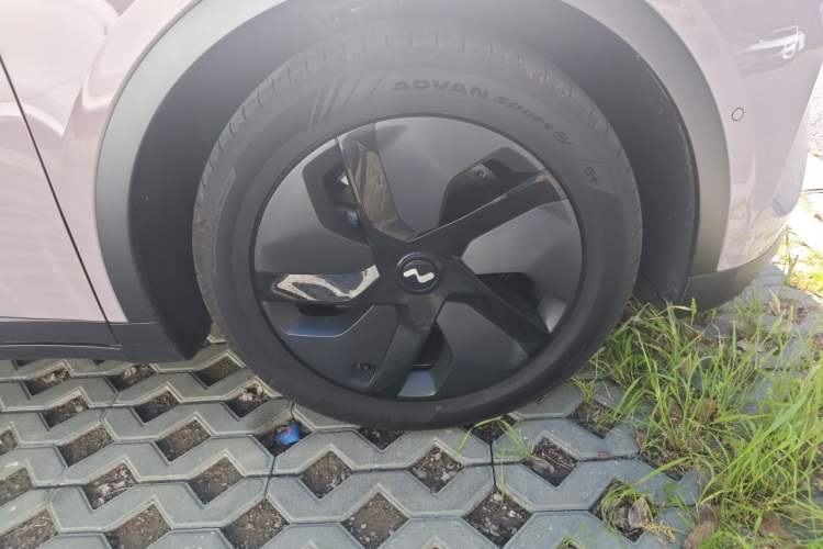 Used ONVO L60 2025 Model—60 kWh Rear-Wheel-Drive Version Right Front Wheel Hub