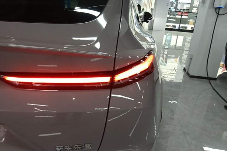 Used ONVO L60 2025 Model—60 kWh Rear-Wheel-Drive Version Right Rear Taillight
