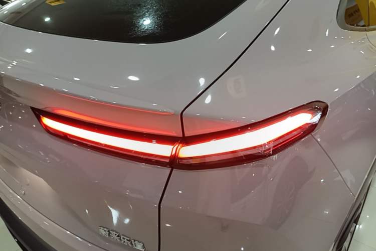 Used ONVO L60 2025 Model—60 kWh Rear-Wheel-Drive Version Right Rear Taillight