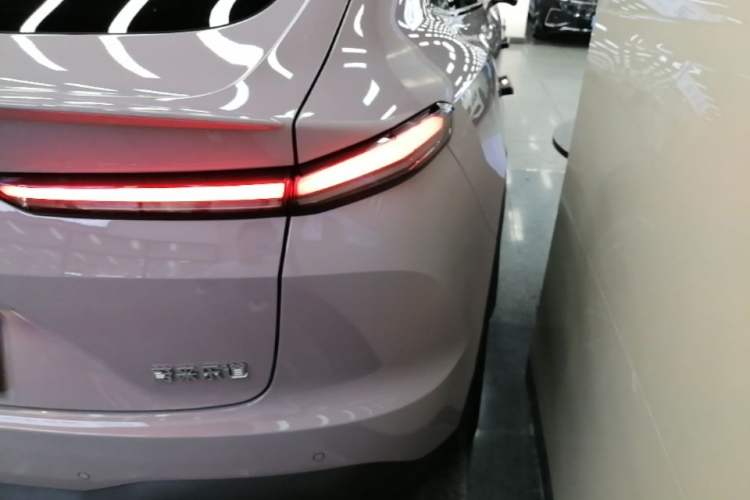 Used ONVO L60 2025 Model, 60kWh Violet Limited Edition Right Rear Taillight