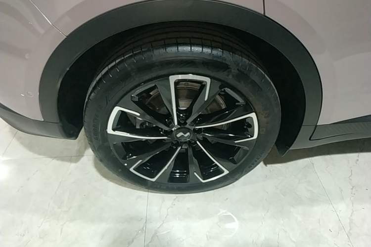 Used ONVO L60 2025 Model—85 kWh Rear-Wheel-Drive Version Right Rear Wheel Hub