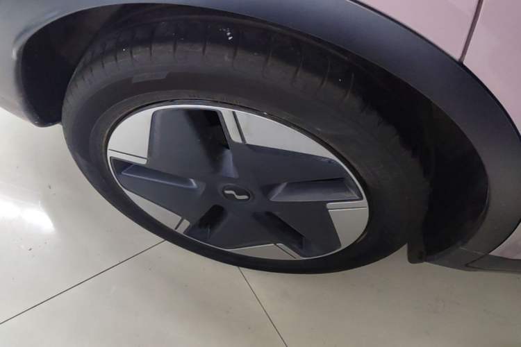 Used ONVO L60 2025 Model—60 kWh Rear-Wheel-Drive Version Right Rear Wheel Hub