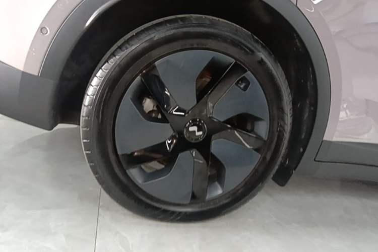 Used ONVO L60 2025 Model—60 kWh Rear-Wheel-Drive Version Right Rear Wheel Hub