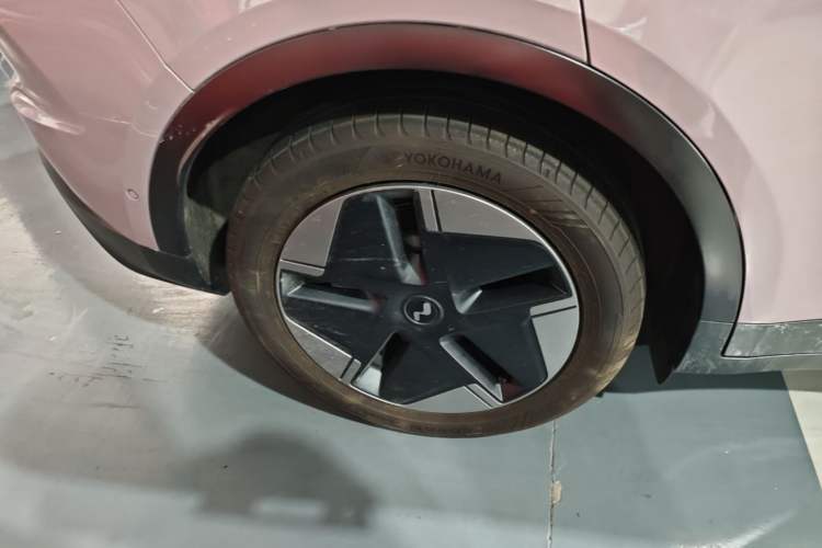Used ONVO L60 2025 Model—60 kWh Rear-Wheel-Drive Version Right Rear Wheel Hub