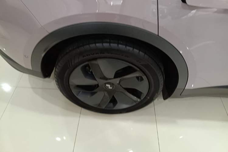 Used ONVO L60 2025 Model—60 kWh Rear-Wheel-Drive Version Right Rear Wheel Hub