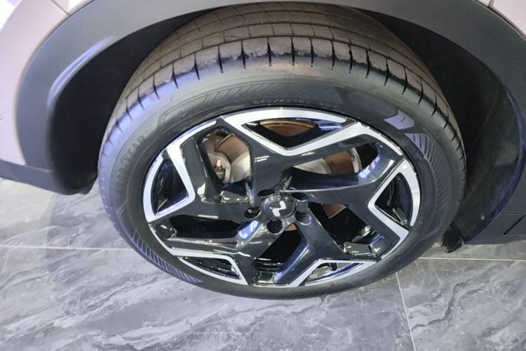 Used ONVO L60 2025 Model—60 kWh All-Wheel-Drive Version Right Rear Wheel Hub
