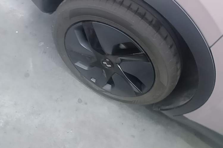 Used ONVO L60 2025 Model—60 kWh Rear-Wheel-Drive Version Right Rear Wheel Hub