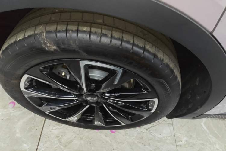 Used ONVO L60 2025 Model—60 kWh Rear-Wheel-Drive Version Right Rear Wheel Hub