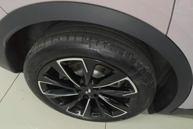Used ONVO L60 2025 Model—60 kWh All-Wheel-Drive Version Right Rear Wheel Hub