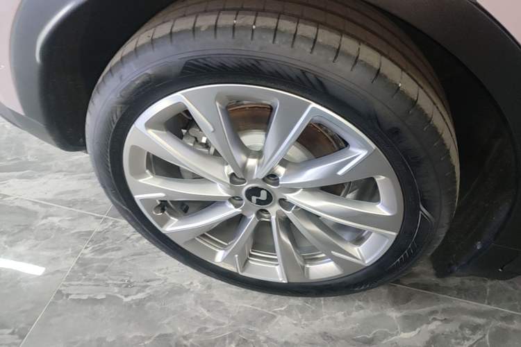 Used ONVO L60 2025 Model—60 kWh All-Wheel-Drive Version Right Rear Wheel Hub