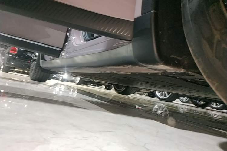 Used ONVO L60 2025 Model—85 kWh Rear-Wheel-Drive Version Right Side Sill