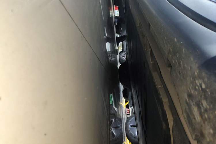 Used ONVO L60 2025 Model—60 kWh Rear-Wheel-Drive Version Right Side Sill