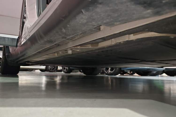 Used ONVO L60 2025 Model—60 kWh Rear-Wheel-Drive Version Right Side Sill