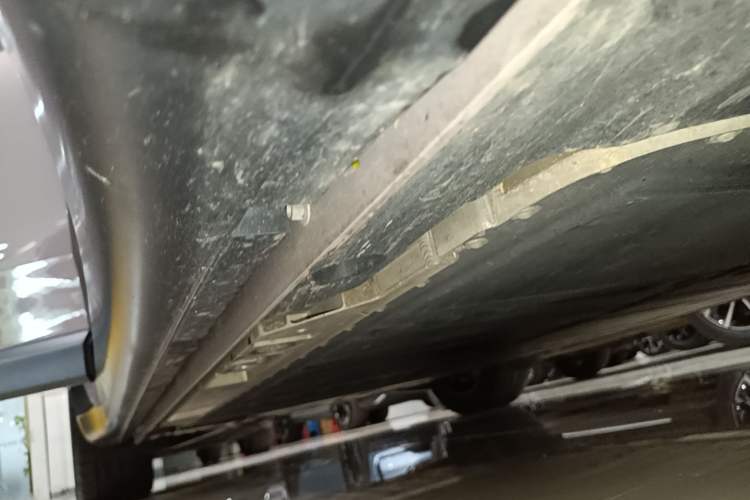 Used ONVO L60 2025 Model—60 kWh Rear-Wheel-Drive Version Right Side Sill
