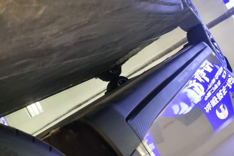 Used ONVO L60 2025 Model—60 kWh All-Wheel-Drive Version Right Side Sill