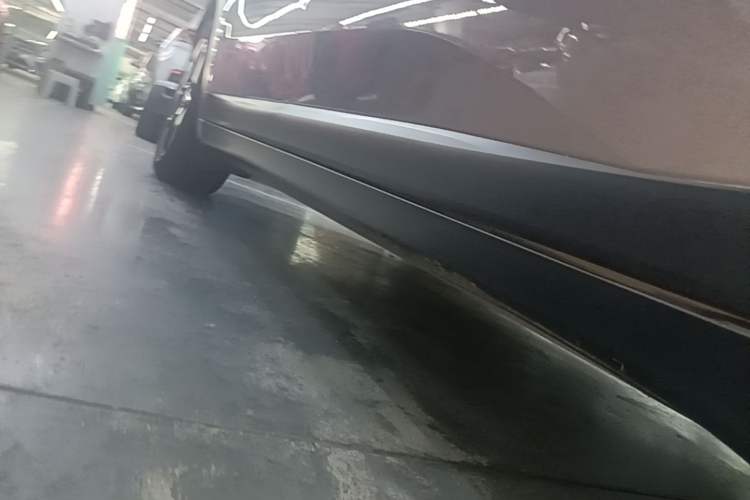 Used ONVO L60 2025 Model—60 kWh Rear-Wheel-Drive Version Right Side Sill